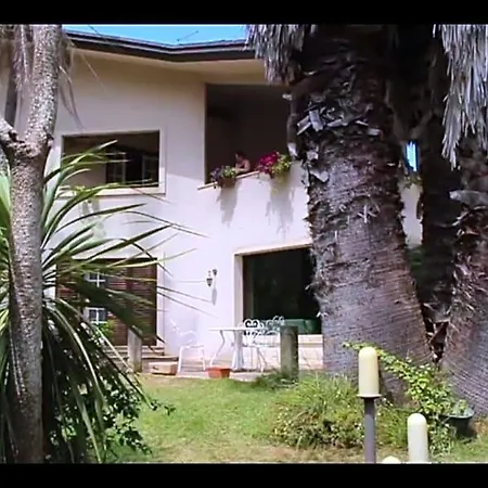Victoria 3*